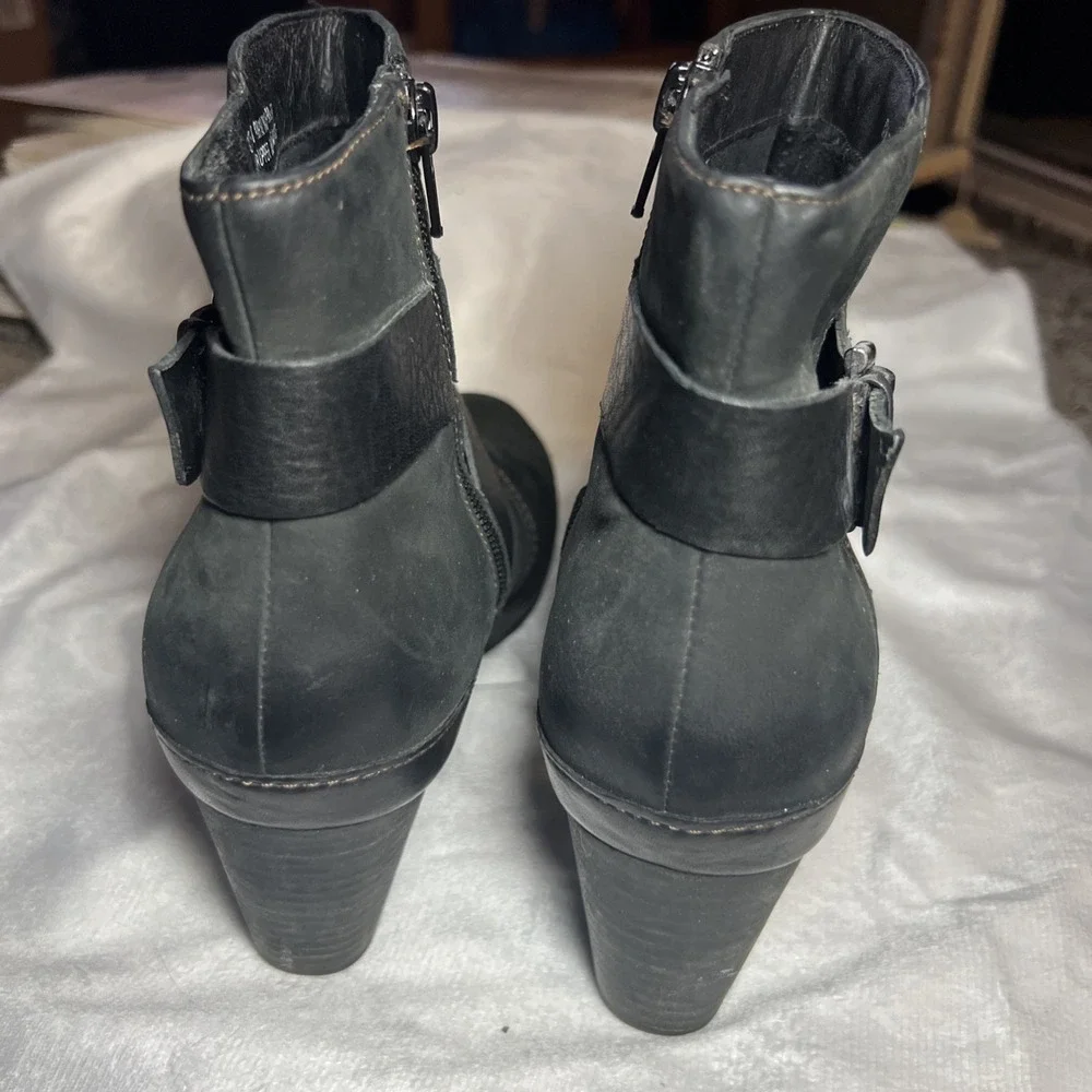 Clarks‎ Artisan Black Nubuck 82775 Gallery Art Boots Woman Size 8